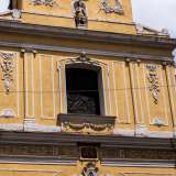 ...il secondo che accoglie una scultura a bassorilievo raffigurante la Piet�...